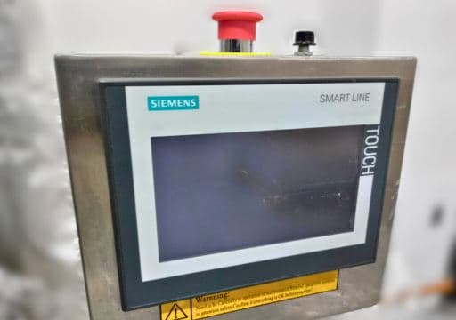 Pantalla HMI en gabinete inoxidable